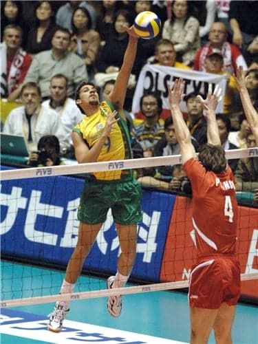 André Nascimento em Brasil x Polônia pela final do Mundial de 2006 (Foto: Divulgação/FIVB)