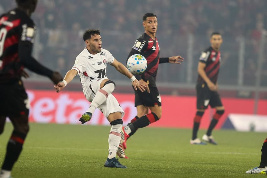Athletico-PR e Vitória se enfrentaram na Arena da Baixada