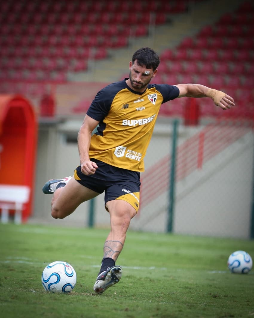Gol perdido por atacante do São Paulo é duramente criticado nas redes sociais (Foto: Erico Leonan / São Paulo FC)