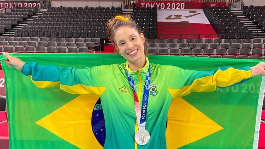 Camila Brait foi medalha de prata em Tóquio 2020 (Foto: Reprodução/ Instagram)