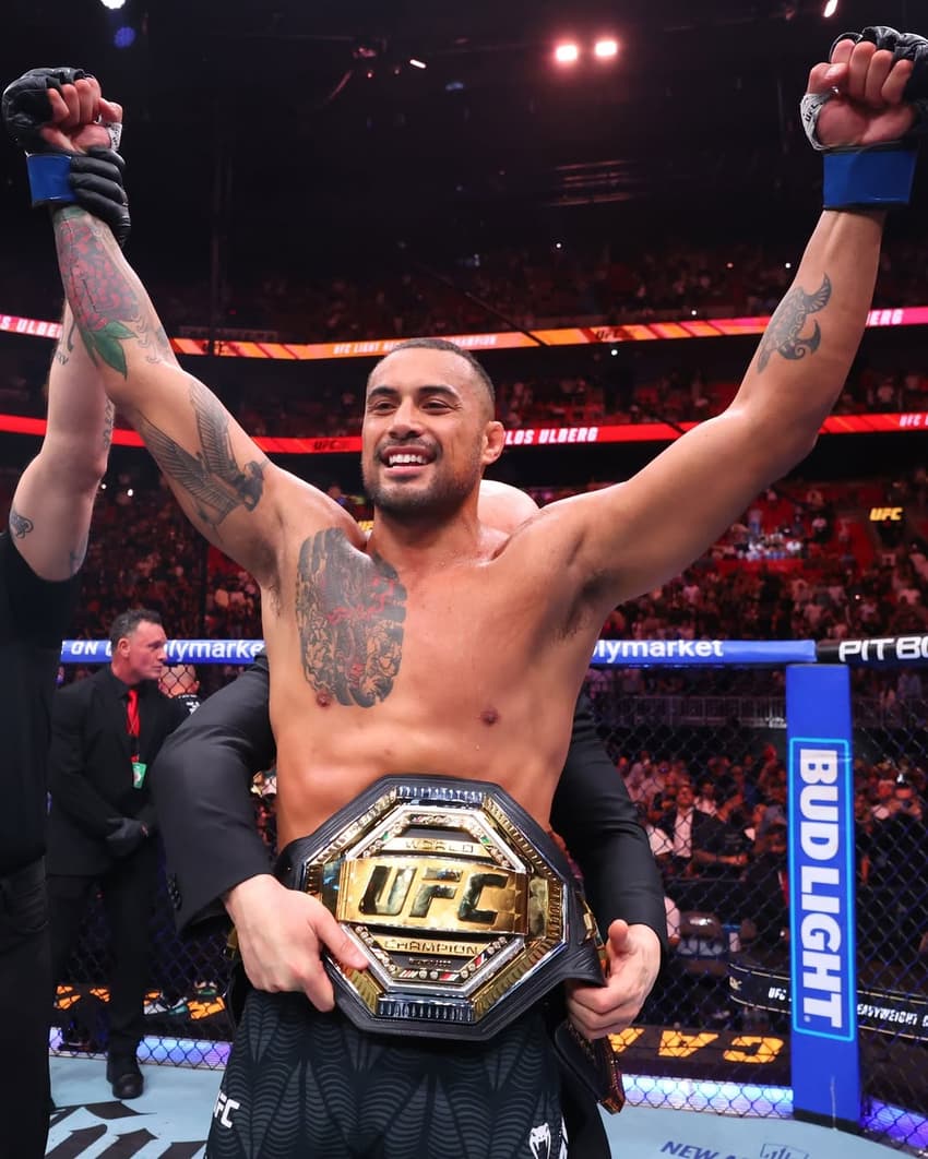 Carlos Ulberg conquista cinturão dos meio-pesados do UFC (Foto: Reprodução/UFC)