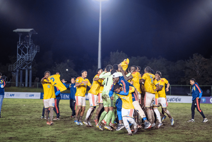 Jogadores da Colômbia comemoram vitória no Sul-Americano Sub-17 (Foto: Reprodução/Conmebol) Brasil
