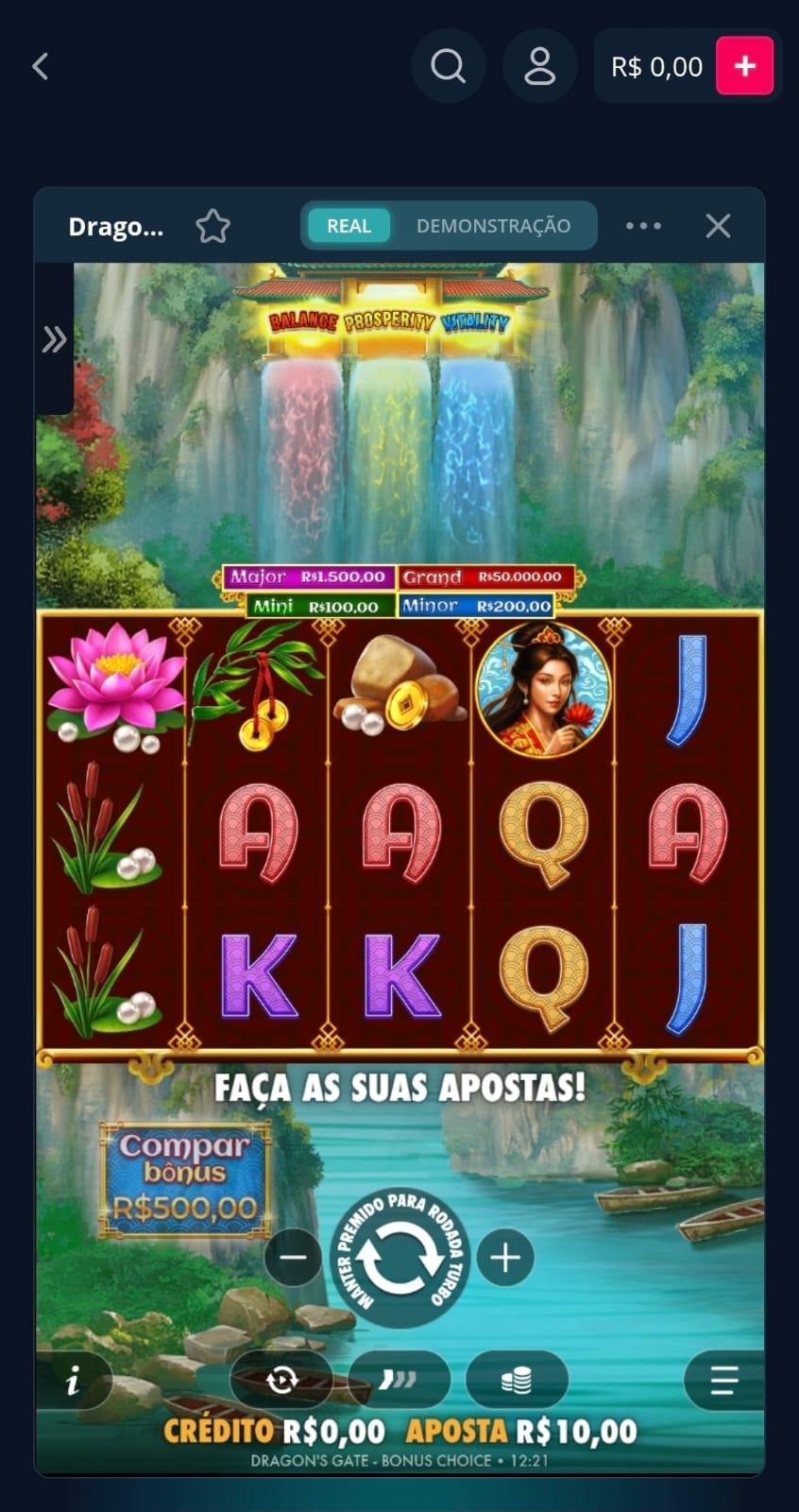 Captura de tela de uma sessão de apostas no slot Dragons Gate - Bonus Choice na Novibet, um dos lançados recentes da Pragmatic Play.
