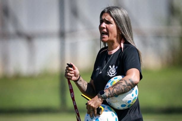 Emily Lima comanda treino do Corinthians. (Agência Corinthians)