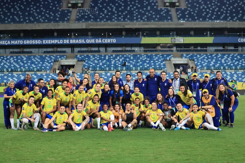 Seleção Feminina após vencer a Zâmbia. (Foto: Lívia Villas Boas/CBF)
