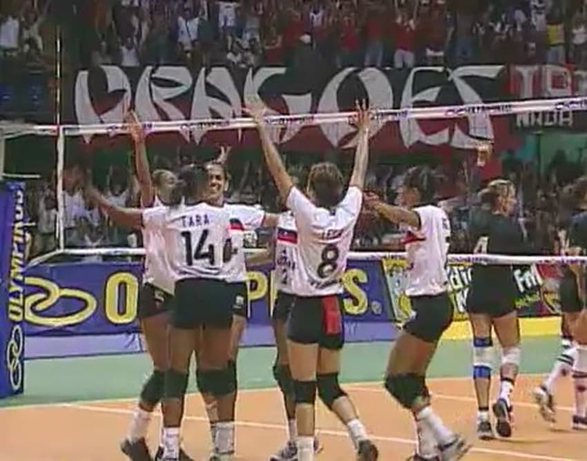 Flamengo x Vasco na final da Superliga Feminina 2000/2001 (Foto: Reprodução)