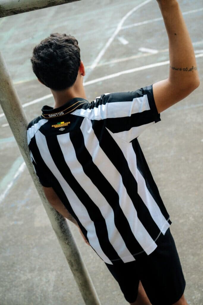 Novo uniforme 2 tem as coordenadas da Vila Belmiro. (Foto: Divulgação/ Santos FC)