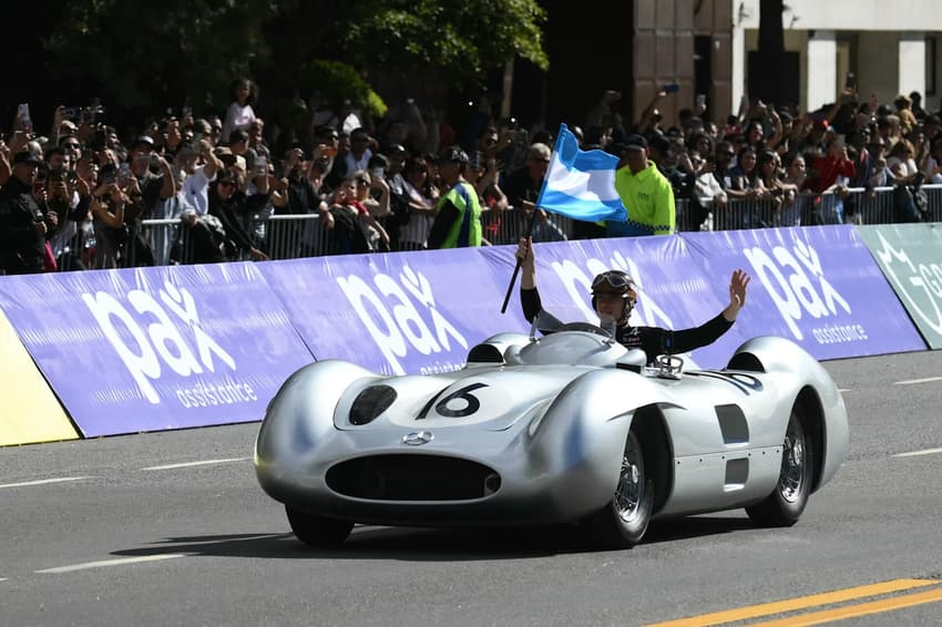 Franco Colapinto levou a F1 em evento para Buenos Aires, na Argentina (Foto: Luis ROBAYO / AFP)