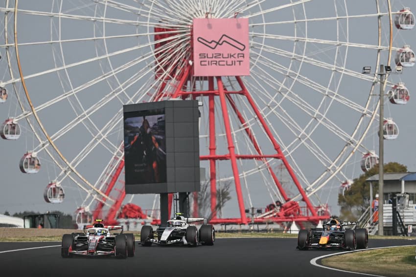 Oliver Bearman, Valtteri Bottas e Max Verstappen em classificação no GP do Japão na F1 2026 (Foto: ANDREW CABALLERO-REYNOLDS / AFP)