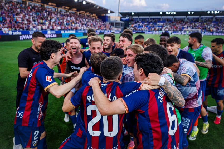 Real Zaragoza e Huesca protagonizaram uma briga generalizada na segunda divisão espanhola (Foto: X/Real Zaragoza)