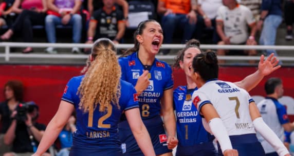 A emoção das jogadoras do Minas na vitória sobre o Osasco (Foto: Divulgação/Osasco)