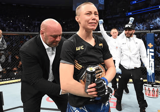 A americana Rose Namajunas em 2021 reconquistou o cinturão (Reprodução)