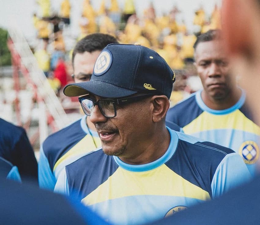 Atualmente Helinho tem uma escolinha de futebol em Sertãozinho, mas já foi treinador do Araçatuba (Foto: Divulgação Araçatuba)
