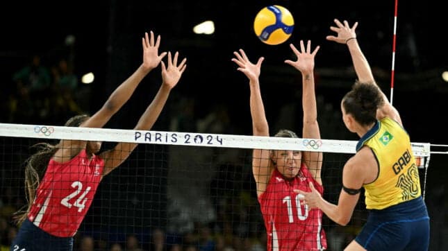 Jordan Larson em EUA x Brasil na semifinal das Olimpíadas de Paris 2024 (Foto: Natalia Kolesnikova/AFP)