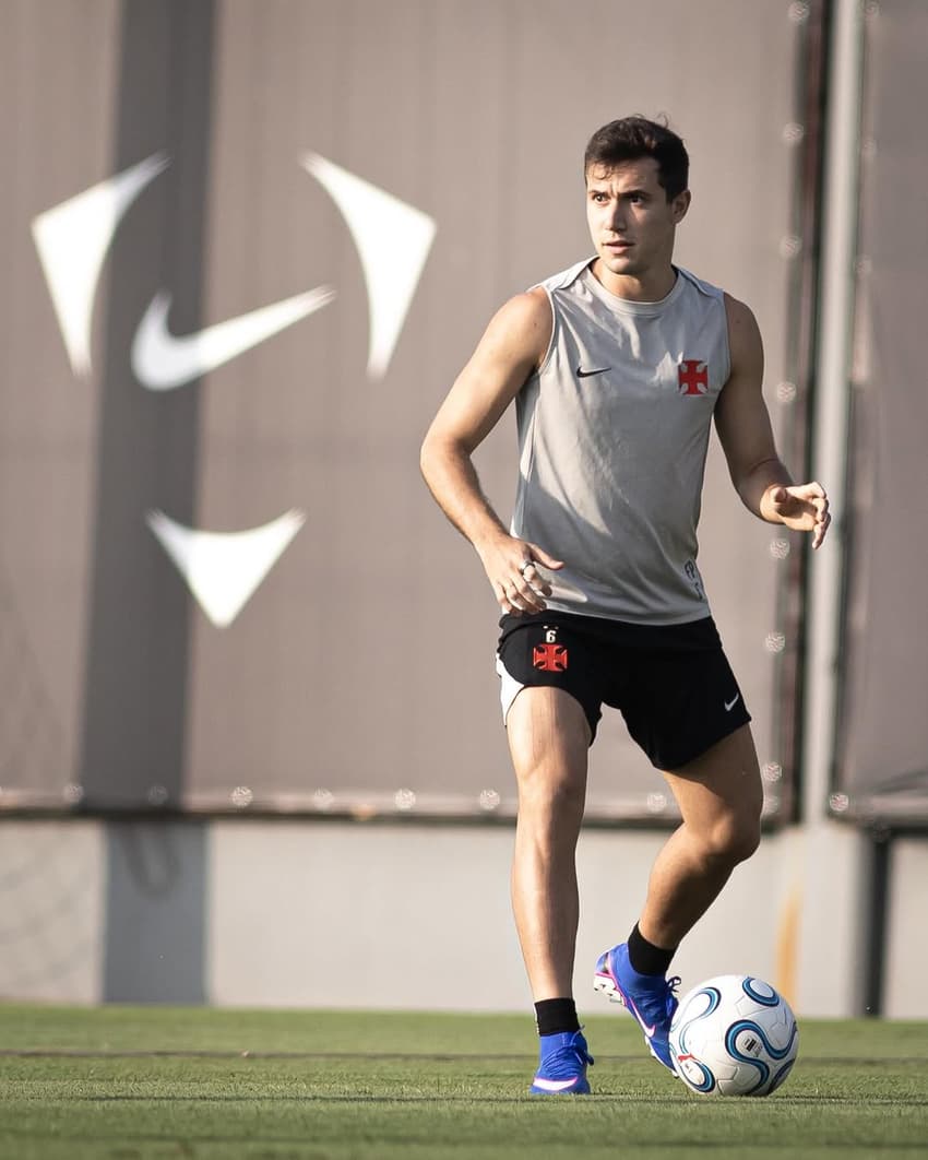 Lucas Piton deve começar a partida contra o Olimpia nesta quinta-feira (30) (Foto: Matheus Lima/Vasco)