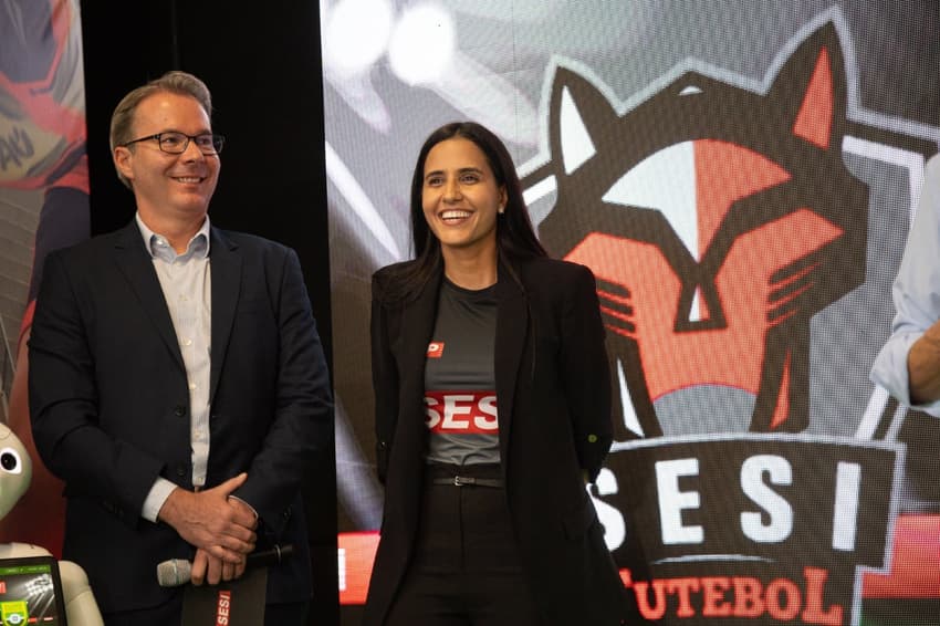 irela Cagliari, coordenadora de futebol feminino do Sesi-SP, durante evento. (Foto: Everton Amaro / Fiesp)