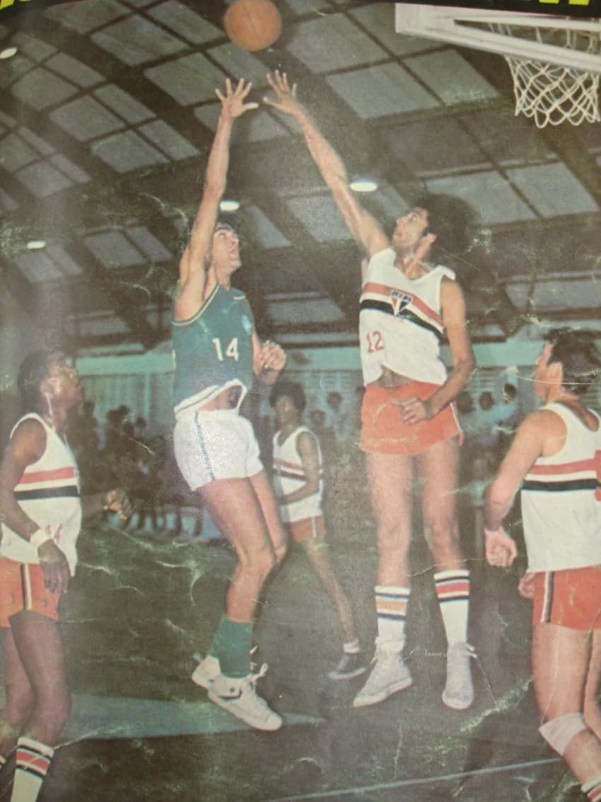 Oscar Schmidt iniciou a carreira no basquete profissional jogando pelo Palmeiras