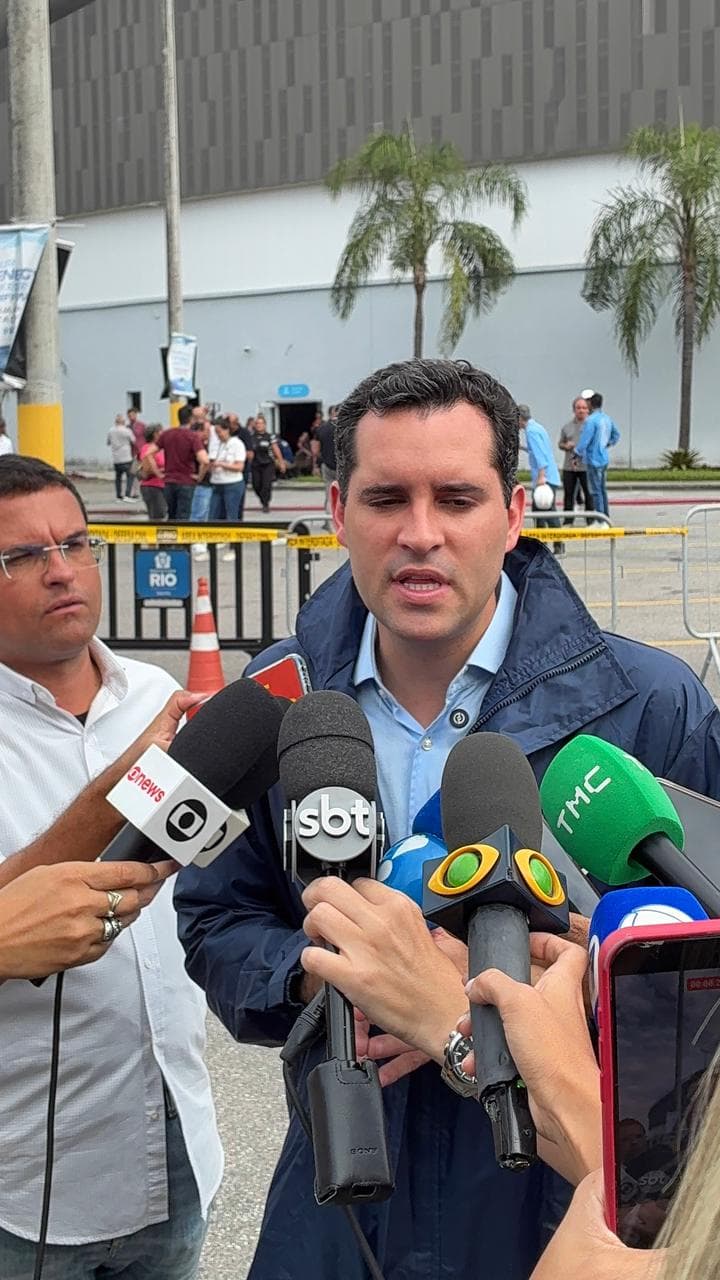 O prefeito do Rio de Janeiro, Eduardo Cavaliere, atendeu a imprensa na manhã desta quarta-feira (8)