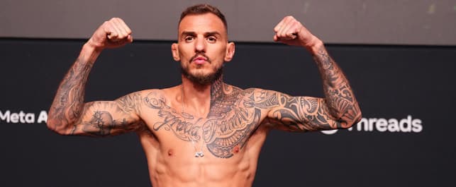 Renato Moicano em pesagem do UFC Vegas 115 (Foto: Reprodução/UFC)