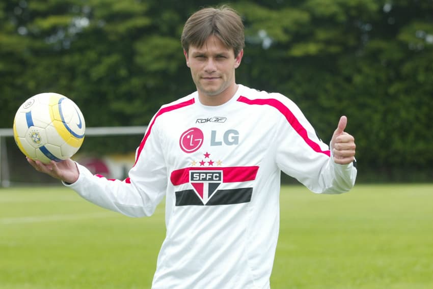 Rodrigo Fabri é apresentado no CT do São Paulo, em 2006 (Foto: Nelson Almeida/Lancepress!)