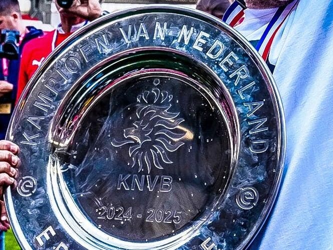 Troféu da Eredivise (Foto: Divulgação)