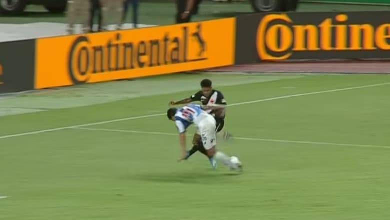 Lance em que o anulou o gol do Vasco contra o Paysandu (Foto: Reprodução/GETV)