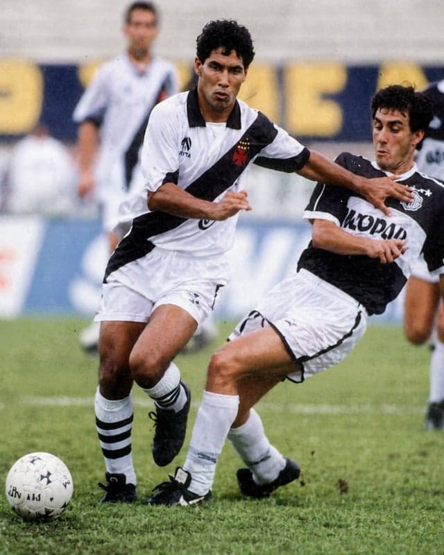 Vasco e Olimpia se enfrentaram em São Januário em 1992 (Foto: Reprodução)