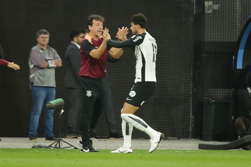 Gustavo Henrique e Fernando Diniz (Foto: Vinicius Nunes/Agencia F8/Folhapress)