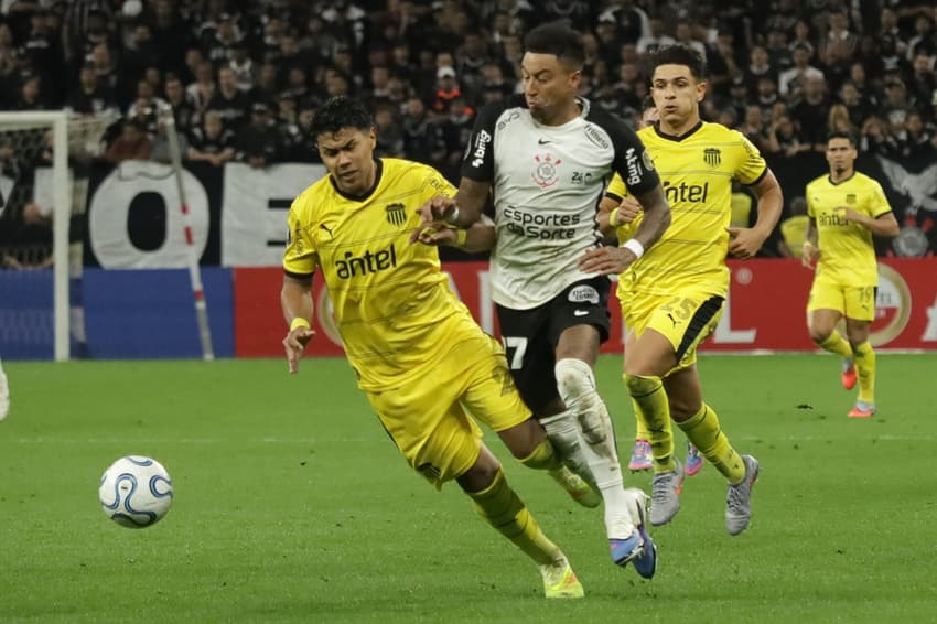 Peñarol busca primeiro triunfo na Libertadores diante do Corinthians (Foto: Gabriel Silva/RasPress/Folhapress)