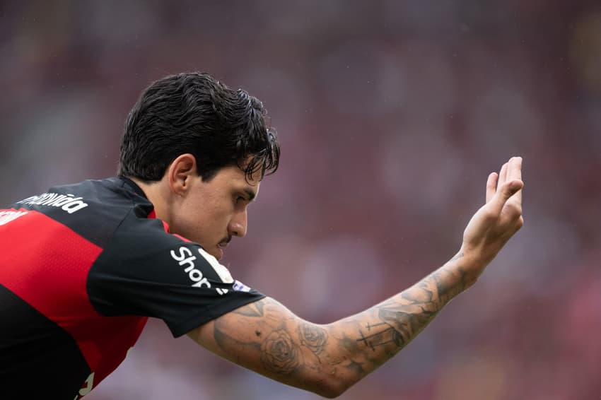 Pedro fez o primeiro gol do Flamengo contra o Vasco aos oito minutos de jogo (Foto: Jorge Rodrigues/AGIF/Folhapress)