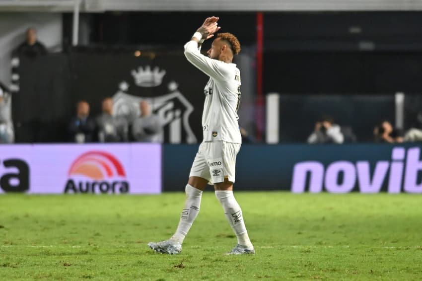 Neymar em partida do Santos na Vila Belmiro. (Foto: Jota Erre/AGIF/Folhapress)