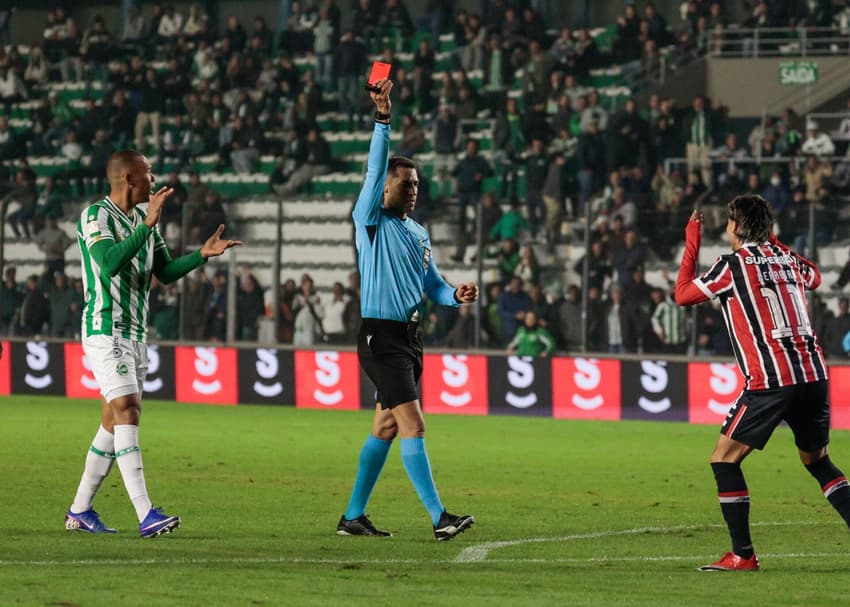 Ferreirinha expulso contra o Juventude (Foto: Luiz Erbes/AGIF/Folhapress)