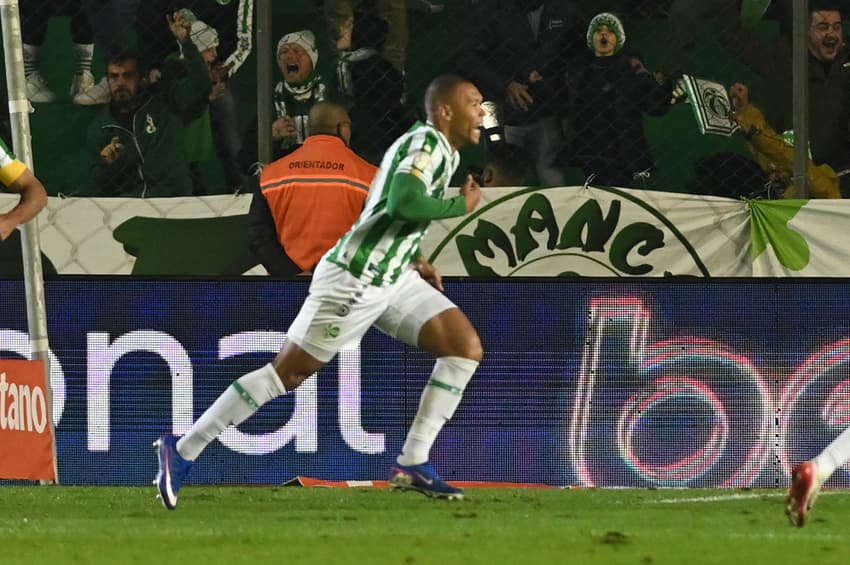 Luis Mandaca marcou o gol da classificação (Foto: Antônio Machado /Fotoarena/Folhapress)
