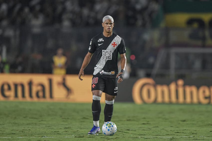 Barros em campo pelo Vasco (Foto: Thiago Ribeiro/AGIF/Folhapress)