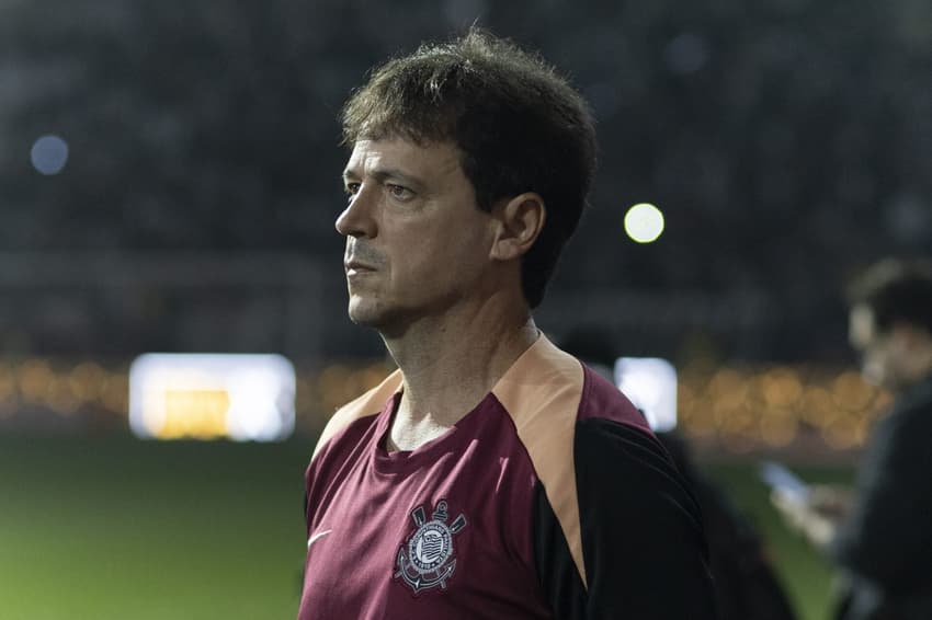 Fernando Diniz, técnico do Corinthians (Foto: Nino Cirenza/AtoPress/Folhapress)