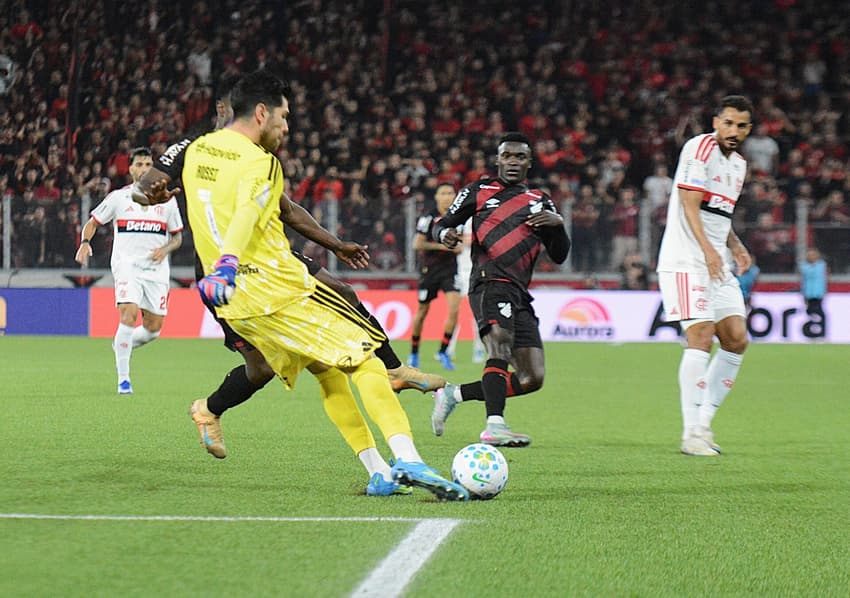 Rossi em Athletico x Flamengo: segunda falha consecutiva (Foto: Irisbel Correia/AtoPress/Folhapress)