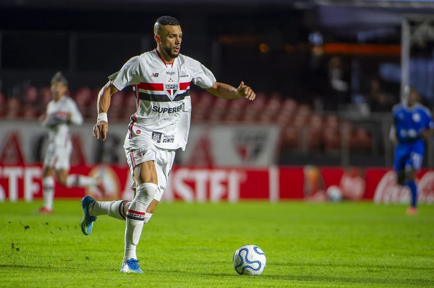 Dória cometeu falhas em jogos do São Paulo. (Foto: Anderson Romao/AGIF/Folhapress)