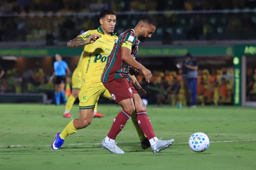 Samuel Xavier reclamou de pênalti não marcado
