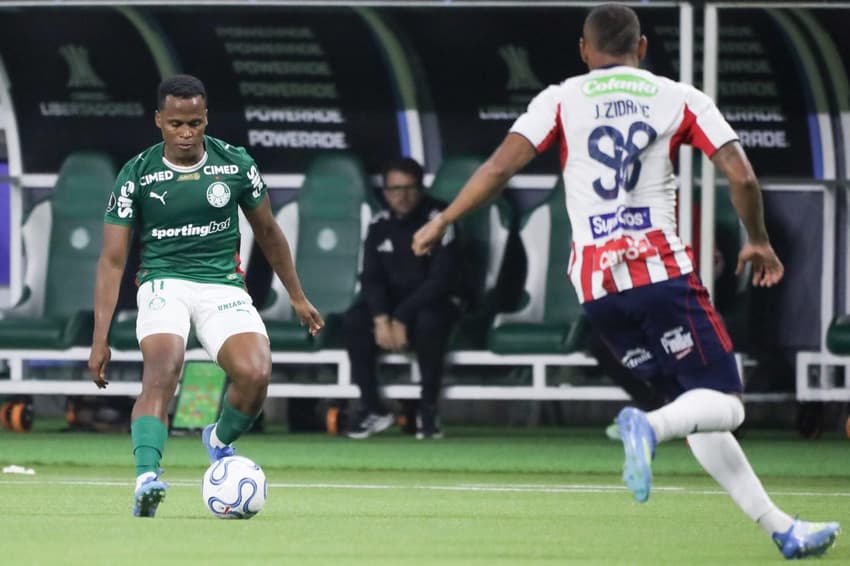 Jhon Arias durante partida contra o Junior Barranquilla (Foto: Marina Uezima/Brazil Photo Press/Folhapress)