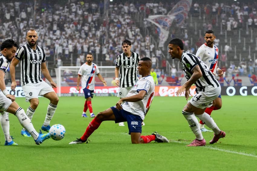 Bahia e Botafogo se enfrentaram na Fonte Nova (Foto: Marcio Roberto/Agencia F8/Folhapress)