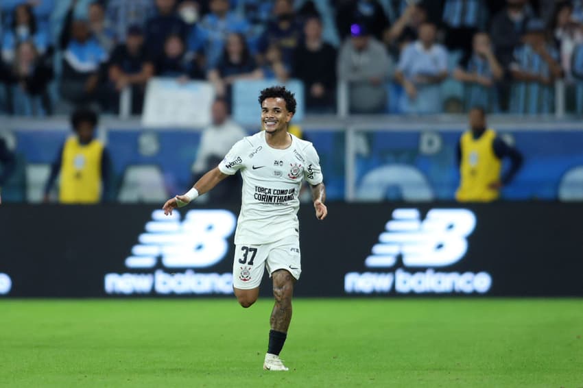 Kaio César marcou o terceiro gol do Corinthians contra o Grêmio (Foto: Edu Andrade/Fatopress/Folhapress)