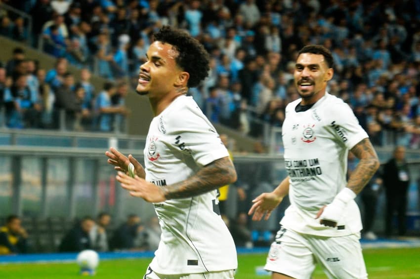 Kaio César marcou o terceiro gol do Corinthians (Foto: Donaldo Hadlich/Código 19/Folhapress)
