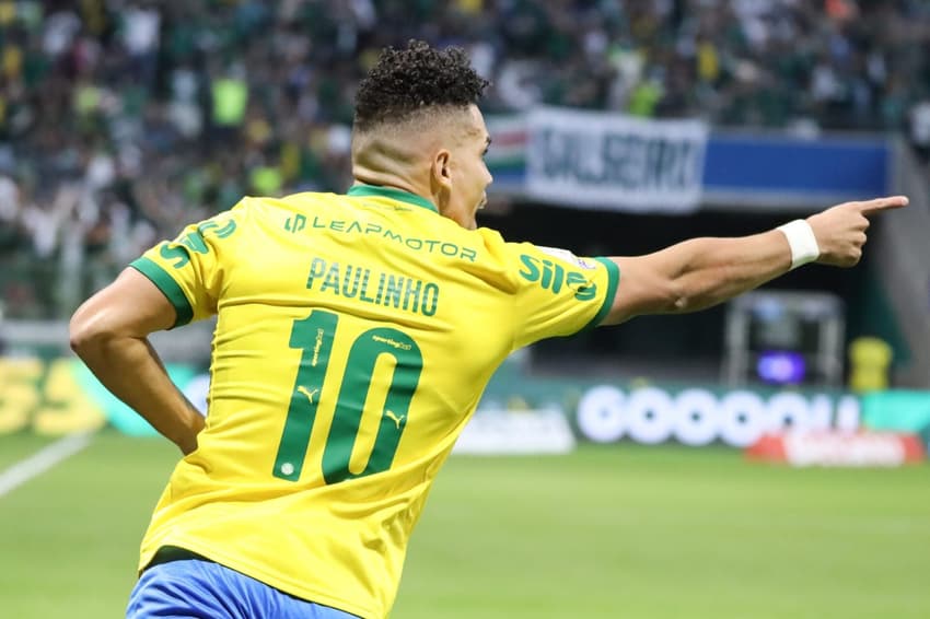 Paulinho, atacante do Palmeiras, em jogo pelo Brasileirão