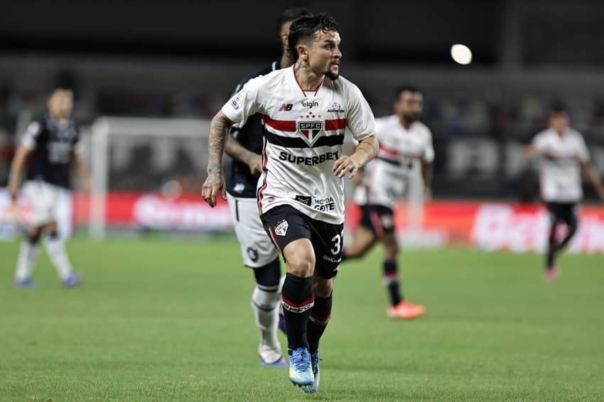 Artur no jogo do São Paulo contra o Remo