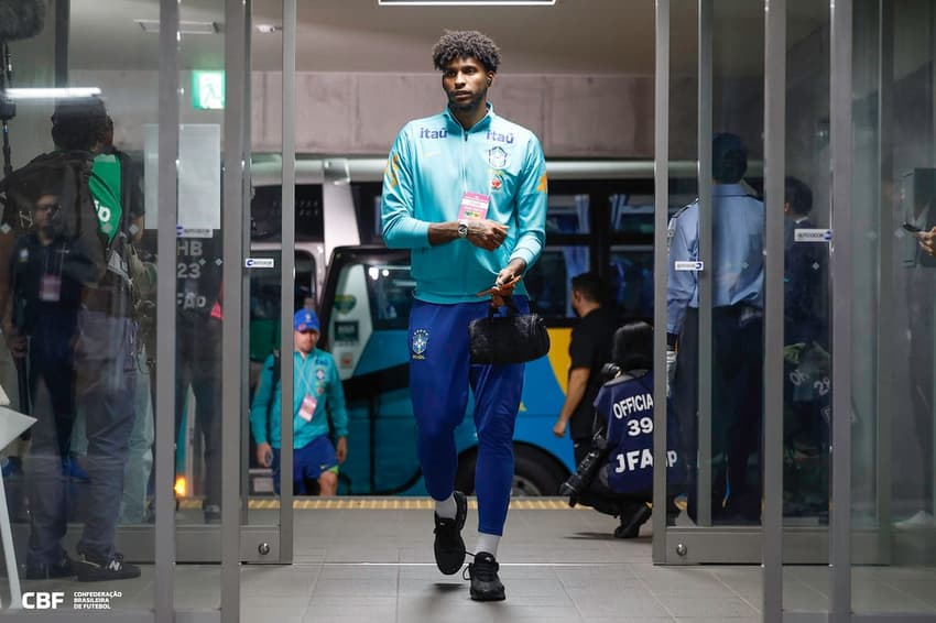 Hugo Souza com a Seleção Brasileira (Foto: Rafael Ribeiro/CBF)
