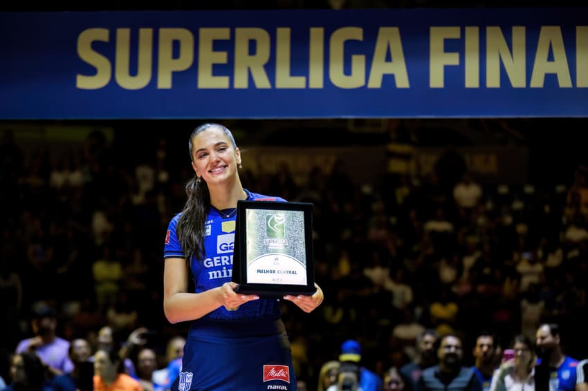 Julia Kudiess ganha prêmio de melhor central da Superliga Feminina 2025/26 (Foto: Orlando Bento/MTC)