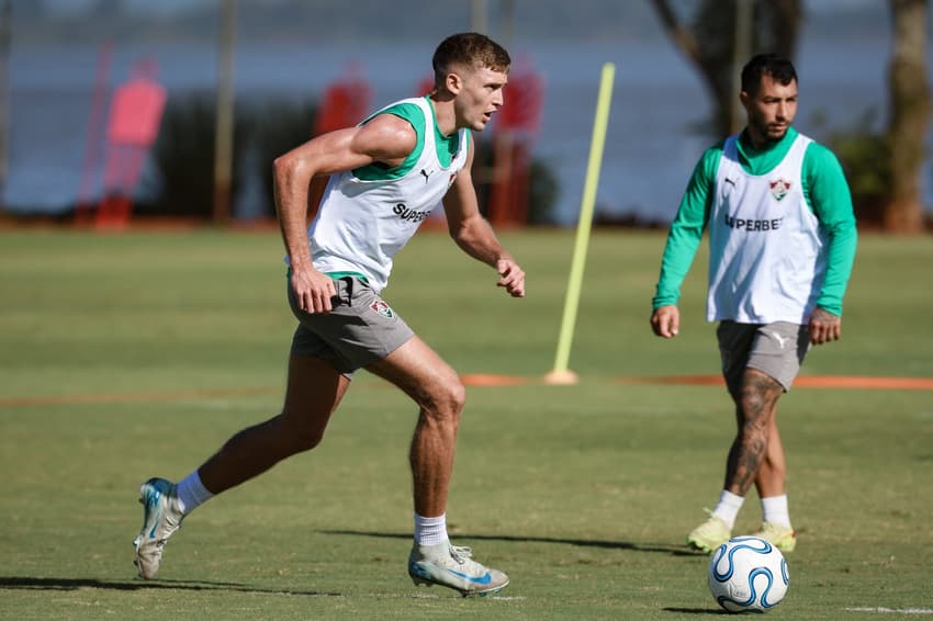 Castillo e Acosta no treino do Fluminense no CT do Internacional (Foto: Marcelo Gonçalves/ Fluminense FC)