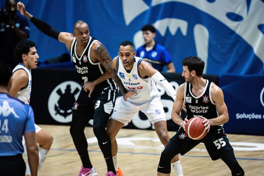 Corinthians e Minas no jogo 4 da série de quartas de final do NBB 2025/26 (Foto: Divulgação/ Minas Tênis Clube)