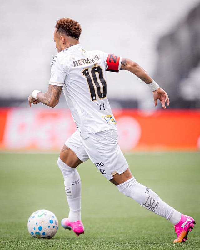 Neymar marcou 156 gols com a camisa do Santos nas duas passagens pelo clube. (Foto: Raul Barletta/ Santos FC)