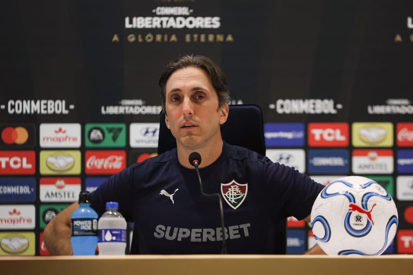 Zubeldía em coletiva após Fluminense x La Guaira (Foto: Lucas Merçon/ Fluminense FC)
